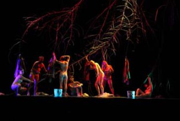 Karrika aborda la inmigración en su último espectáculo, que presenta en San Agustín