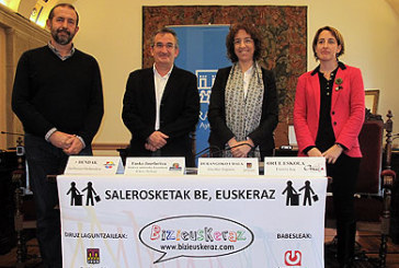 Merkatari nahiz bezeroek gaztelaniaz mintzatzeko ohitura dute Durangon