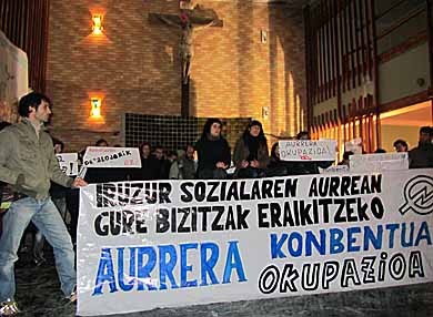 Los jóvenes que ocuparon un convento en Durango rechazan desalojarlo pese al auto judicial