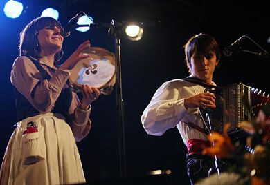 Las fiestas de San Andrés se llenan de fotografía y trikitixa