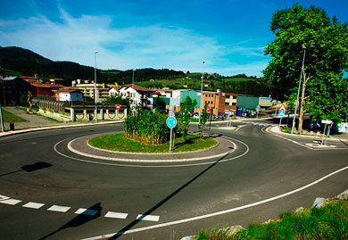 Un proyecto con itinerarios peatonales librará de tráfico pesado la calle Euskal Herria