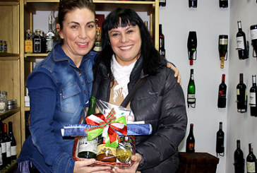 El lote de productos Eusko Label va a manos de la durangarra Maite Garrido