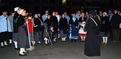 Alrededor de 200 zornotzarras honran a Santa Agueda
