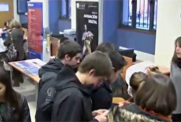 Jesuitak celebra su III Feria de Orientación con la presencia de seis universidades y centros