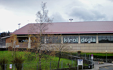 Dendetan eta kiroldegian euskara sustatzeko egitasmoak martxan dira