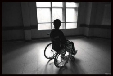 Ata a un alumno discapacitado de Durango a su silla de ruedas y le encierra en un aula sin luz