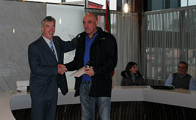 El Ayuntamiento reconoce la labor de siete policías municipales zornotzarras