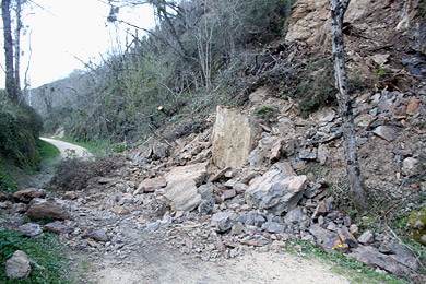 Desprendimientos en el popular bidegorri de Atxondo