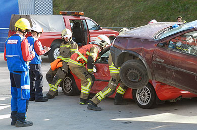 Las salidas de los bomberos por accidentes de tráfico se reducen un 35% en una década