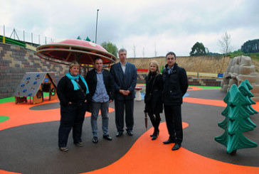 Betarragane remata su urbanización con un bidegorri y una original zona de juegos