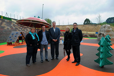 Betarragane remata su urbanización con un bidegorri y una original zona de juegos