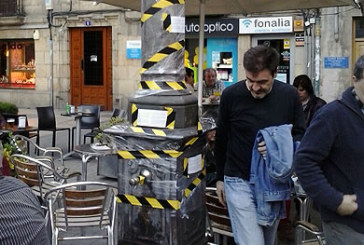 Protesta por el traslado de la fuente de Andra Mari