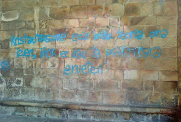 Una pintada en la iglesia de San Trokaz se convierte en objeto de reflexión teológica