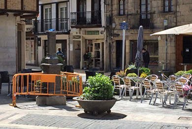 La fuente de Andra Mari se desplaza tres metros