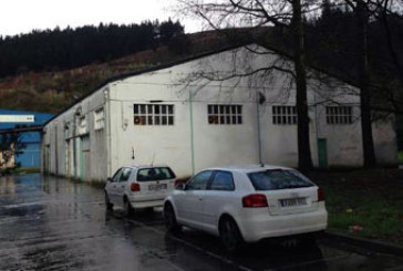 Desalojados varios trabajadores por un incendio en el polígono Cóndor de Amorebieta