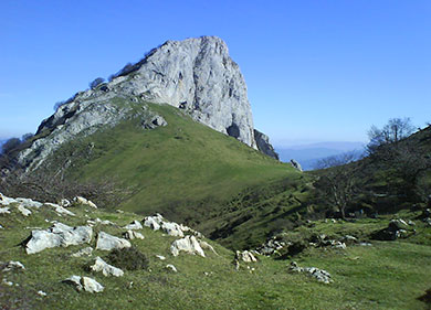 Rescatado un montañero en el Mugarra tras sufrir un fuerte dolor en el pecho