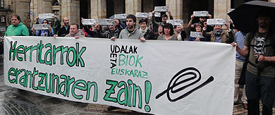 Euskal Herian Euskarazek Durangoko Udalaren “isiltasuna” gaitzetsi du