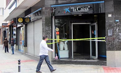 Encapuchados lanzan ‘cócteles molotov’ contra 7 sucursales bancarias en Durango