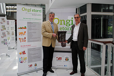 El quinto contenedor anima a 800 familias zornotzarras a reciclar la basura orgánica