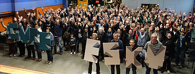 Cientos de personas se suman a la campaña Gure Esku Dago en Durango y Amorebieta