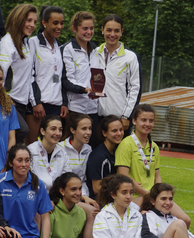 Meritoria tercera plaza de las chicas del Bidezabal en el Campeonato vasco de Clubes