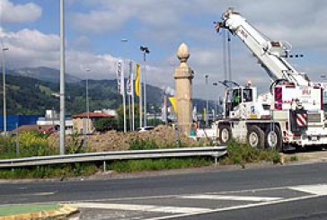 El legendario monolito de Arriandi cambia de ubicación para alejarlo de la carretera