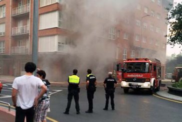 Doce familias pasan la noche fuera de sus casas por el incendio del restaurante chino