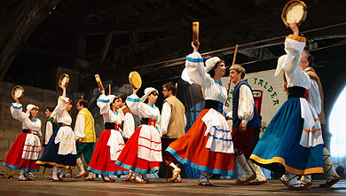 Euskal Dantzen Jaialdia ospatuko da Durangon, Tronperri taldearen eskutik