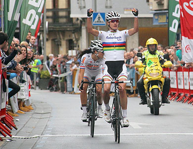 Marianne Vos logra su cuarta victoria en la Durango-Durango