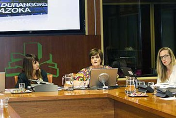 El Parlamento aplaza hasta octubre la decisión de elevar las ayudas a la Durangoko Azoka