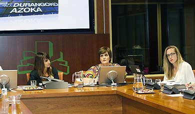 El Parlamento aplaza hasta octubre la decisión de elevar las ayudas a la Durangoko Azoka