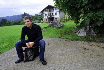 Kepa Junkera inundará Elorrio esta noche con los sonidos de gaitas, pandeiros y su trikitixa