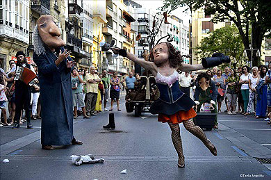 Markeliñe recibe el Premio al Mejor Espectáculo Callejero de Euskadi en la Umore Azoka