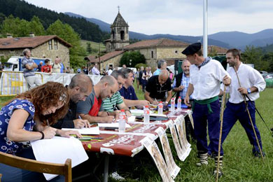Trashumancia y mercado baserritarra hoy en Durango con motivo de la Ardi Jaia