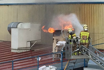 Un incendio en una empresa de Durango obliga a cerrar el acceso principal a San Fausto