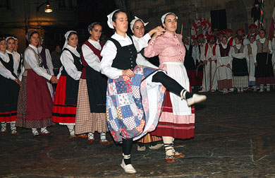Mujeres dantzaris celebran hoy un encuentro en Durango