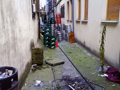 DAZ denuncia el uso de las cárcavas como almacén por parte de bares de Durango