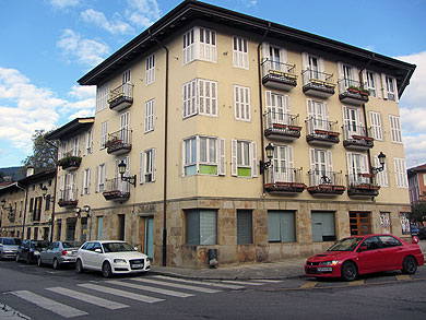 La Policía Municipal de Elorrio se traslada a la calle Buskantz