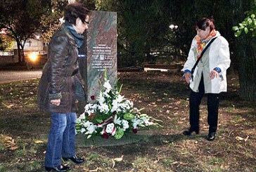 Una ofrenda floral en Ezkurdi