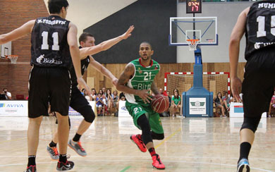 El Zornotza pone emoción a su victoria ante el colista