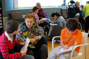 El Carmelo y la residencia José María Azkuna promueven los intercambios generacionales