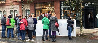 Convocan una concentración ante un comercio de Durango por abrir en festivo