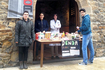 Los alumnos de San Antonio Santa Rita Ikastetxea organizan un mercado de comercio justo
