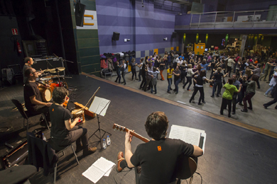 Aiko taldeak Eguberrietako Dantzazale Eguna ospatuko du gaur Durangon