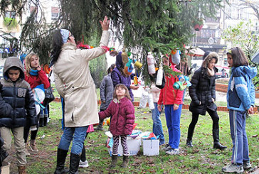 Adornos reciclados para el árbol de Navidad de Durango