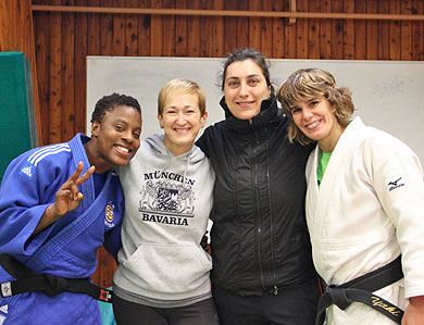 Judokas de nivel internacional destacan el papel femenino en los deportes de lucha