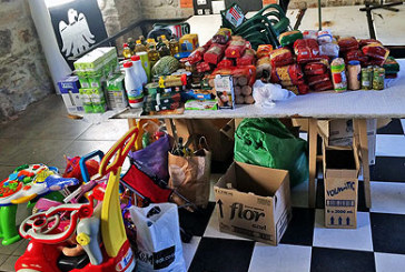 Atxondoko Gaztetxeak 450 kilo elikagai eta 100 jostailu batu ditu bilketa solidarioan