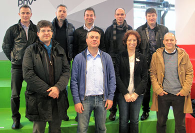 Varón, licenciado en Derecho, sobre los 40 y con experiencia