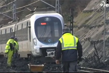 Descarrila un tren sin pasajeros en Iurreta al no poder sortear un desprendimiento