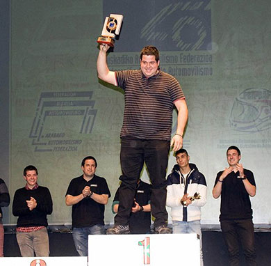 “Por mucho dinero que tuviese, no cambiaría de coche”